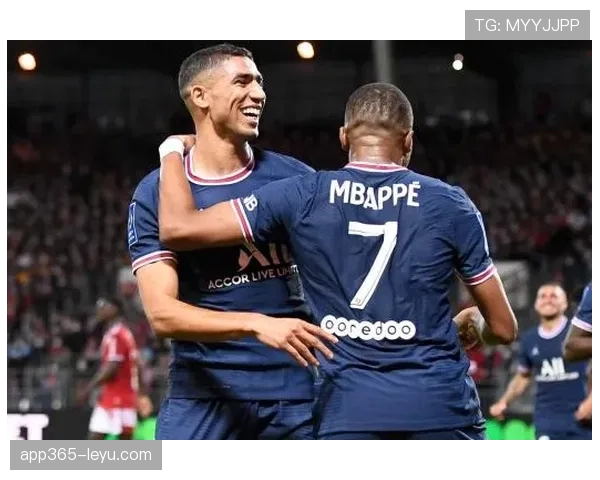 姆巴佩边中自由切换，引领巴黎圣日耳曼攻势如潮