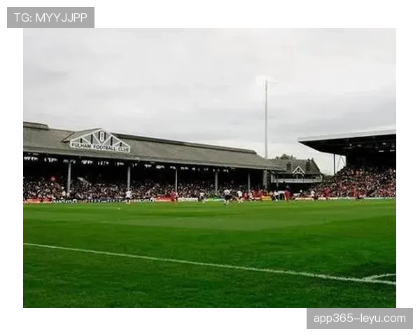 富勒姆新球场盛大揭幕，现代化设施引领英超新潮流
