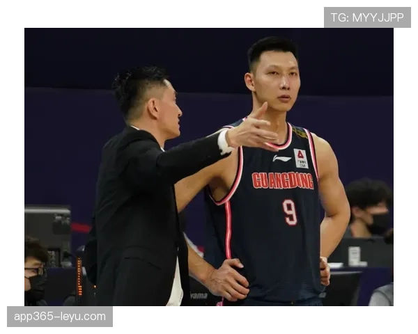 揭秘故意踢人犯规判罚标准,裁判如何精准识别恶意行为 揭秘故意踢人犯规判罚标准,裁判如何精准识别恶意行为